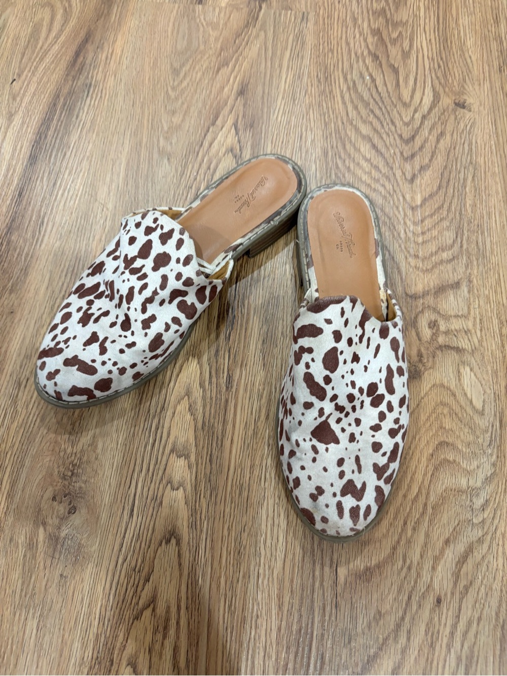 Universal Thread Slip-On Cow Print Mules - Brown/White